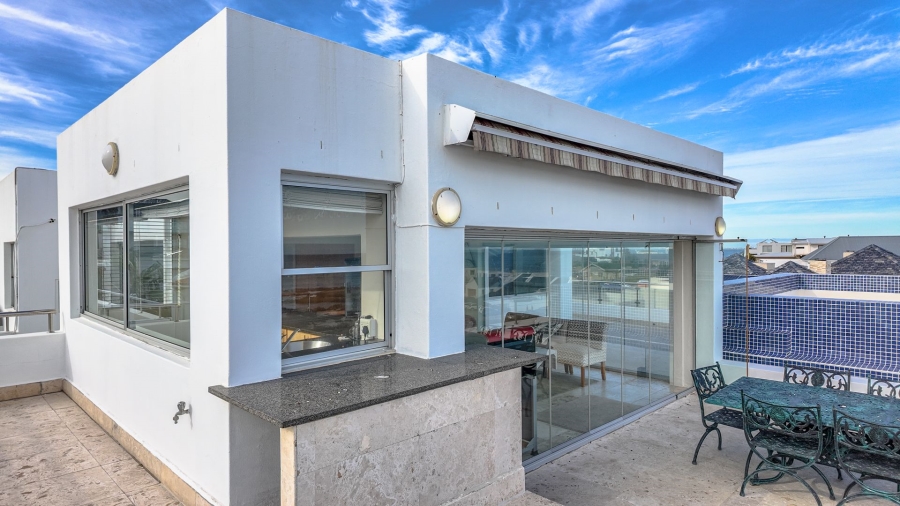 6 Bedroom Property for Sale in Bloubergstrand Western Cape